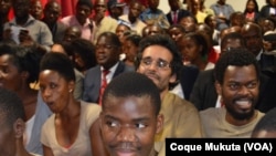 Les activistes angolais au tribunal à Luanda, Angola, le 16 Novembre 2015.