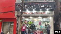 ការ​យក​ពន្ធគយ​លើ​ទំនិញ​ចិន​បាន​ជំរុញ​ឱ្យ​ក្រុមហ៊ុន​ជាច្រើន​ ដាក់​ស្លាក «ផលិត​នៅ​វៀតណាម» ជំនួស​វិញ ដើម្បី​គេច​ពន្ធគយ។
