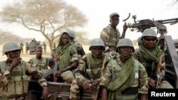 Des soldats de la force spéciale du Niger engagés dans la lutte contre Boko Haram à Diffa, le 20 mars 2015.