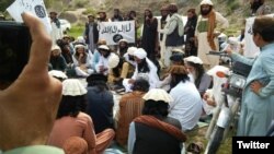 د ټي ټي پي د مشر ابو منصور عاصم چې په نور ولي مسید پېژندل کيږی تازه مرکه يې مخې ته راغلې چې پکې هغه د پاکستان د حکومت سره د خبرو په اړه وايي، د دوی مهمه غوښتنه د فاټا انضمام بيرته اخستل دي او دوی د دغه غوښتنې څخه نه شي په شا کېدی