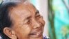 អ្នកស្រី អ៊ឹម ចែម អាយុ​៧៣​ឆ្នាំ អតីត​កម្មាភិបាល​ខ្មែរ​ក្រហម ដែល​បាន​ចូលសាសនាគ្រិស្ត​កាល​ពីខែមករា ឆ្នាំ២០១៨ បាន​ផ្តល់​បទសម្ភាសន៍​ដល់ ​VOA កាល​ពី​ថ្ងៃទី​៤ ខែមេសា ឆ្នាំ២០១៨ នៅ​ផ្ទះ​របស់​អ្នកស្រី​នៅ​ក្នុង​ភូមិ​អូរអង្រែ ឃុំ​ត្រពាំងតាវ ស្រុក​អន្លង់​វែង ខេត្ត​ឧត្តរមានជ័យ។ (ស៊ុន ណារិន/VOA)