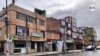 Algunos negocios comerciales en Bogotá aún sobreviven, en medio de la pandemia. [Foto: Karen Sánchez, VOA]