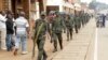 Des soldats congolais patrouillent pour empêcher des civils de protester contre l'incapacité du gouvernement à mettre fin aux tueries et aux tensions interethniques dans la ville de Butembo, dans la province du Nord-Kivu en République démocratique du Congo, le 25 août 2016.