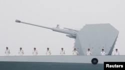 中國海軍驅逐艦太原號2019年4月23日在山東青島參加慶祝人民解放軍海軍建軍70週年的閱兵活動。（資料照路透社）