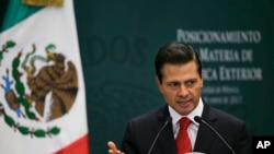 Le président du Mexique, Enrique Pena Nieto, s'exprime lors d'une conférence de presse à la résidence présidentielle de Los Pinos à Mexico, 23 janvier 2017. 
