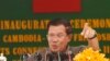 រូបឯកសារ៖ លោក​នាយករដ្ឋមន្ត្រី ហ៊ុន សែន លើក​ដៃ​ចង្អុល​ក្នុង​ពេល​ថ្លែង​សុន្ទរកថា​​នៅ​ក្នុង​អំឡុង​​ពិធី​សម្ពោធ​​​ថ្មី​មិត្តភាព​កម្ពុជា-ចិន​ឆ្លង​កាត់​ទន្លេ​បាសាក់​​ត្រង់​ចំណុច​ក្រុង​តាខ្មៅ​ខេត្ត​កណ្តាល កាល​ពី​ថ្ងៃ​ទី​៣ ខែ​សីហា ឆ្នាំ​២០១៥។