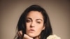 Maite Perroni ha forjado una carrera que la ha llevado a destacar a nivel internacional como cantante, actriz y empresaria. Actualmente protagoniza la serie "Oscuro Deseo" de Netflix.