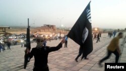 Un djihadiste du groupe Etat islamique, Mossoul, le 23 juin 23, 2014. (REUTERS/Stringer /File Photo)