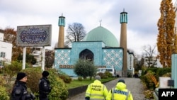 Polica gjermane e kontrolloi më 16 nëntor 2023 edhe "Xhaminë e Kaltër" , qendrën islamike në Hamburg për shkak të lidhjeve të dyshuara me Hezbollahun