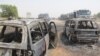 Des voitures brûlées après un attentat meurtrier commis par des membres présumés de l'État islamique de la province d'Afrique de l'Ouest (ISWAP) à Auno, au Nigeria, le 9 février 2020. (AFP)