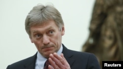 លោក Dmitry Peskov​ ចូលរួម​កិច្ចប្រជុំ​មួយ​របស់​លោក​ប្រធានាធិបតី Vladimir Putin នៅ​វិមាន​ក្រឹមឡាំង ក្រុង​មូស្គូ ប្រទេស​រុស្ស៊ី កាលពី​ថ្ងៃទី២៦ ខែមីនា ឆ្នាំ២០១៨។