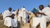 Mahujaji wasoma dua juu ya Mlima Arafat, Saudi Arabia unaofahamika pia kama Jabal al-Rahma owakati wa kilele cha Hajj, Juni 27, 2023.