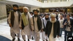 Le mollah Abdul Ghani Baradar, le plus haut dirigeant politique du groupe des talibans, troisième à gauche, à Moscou, en Russie, le 28 mai 2019. (AP Photo / Alexander Zemlianichenko)