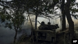 烏軍在頓涅茨克州巴赫穆特附近用自行火砲系統向俄羅斯陣地開火。(2023年9月1日)
