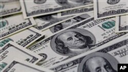 Angola:Petrolíferas têm que fazer pagamentos em bancos angolanos