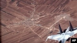 Picha zilizotolewa na jeshi la Anga la Marekani zikionyesha ndege ya kivita ya Russia SU-35 ikiruka karibu na ndege isiyokuwa na rubani ya Marekani MQ-9 Reaper Julai 5, 2023, katika anga la Syria.