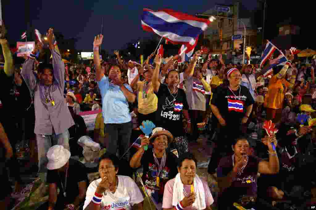 Anti-government protesters dance during a rally outside Government House in Bangkok, Dec. 10, 2013.