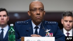 美國空軍上將查爾斯·布朗7月11日在美國國會參議院軍事委員會就其參謀長聯席會議主席提名進行作證。(Photo by SAUL LOEB / AFP)