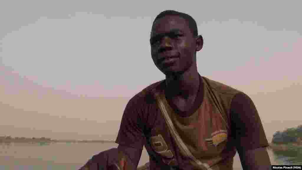 Okacha Seydu est un réfugié nigérian de 14 ans, Tagal, Tchad, le 24 avril 2017 (VOA/Nicolas Pinault)