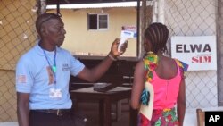 Dans une clinique d'Ebola à l'extérieur de Monrovia, Liberia, le 20 novembre 2015. 