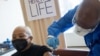 Vaccination contre le coronavirus dans un hôpital du quartier de Manhattan à New York, aux États-Unis, le 25 février 2021. 