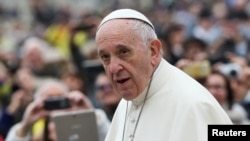 Le pape François sur la Place Saint-Pierre, Vatican, 15 novembre 2017.