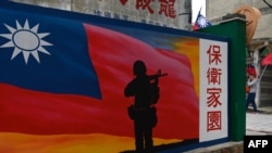 台灣金門島一座繪有中華民國國旗與台灣士兵的牆壁。（2020年10月21日）