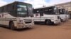 Cars immobilisés par la grève des chauffeurs routiers du Burkina Faso, Ouagadougou, 9 août 2017. (VOA/Issa Napon)
