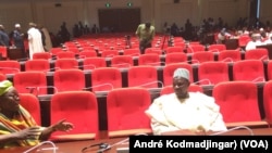 L'assemblée a annulé sa séance faute de députés, à N'Djemena, Tchad, le 17 novembre 2016. (VOA/André Kodmadjingar)