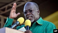 Le président tanzanien John Magufuli s'adresse à ses partisans à Dar es Salaam, en Tanzanie, le 23 octobre 2015.