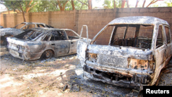 Des véhicules calcinés dans la ville de Damaturu, Etat de Yobe, Nigeria, le 8 novembre 2011