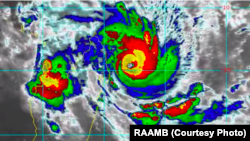 Le cyclone Enawo se dirige sur Madagascar, le 7 mars 2017.
