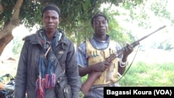 Des combattants Anti-Balaka près def Bangui, 1er avril 2014. Photo Bagassi Koura.