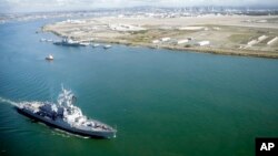 資料照：美國海軍“斯托克代爾”號導彈驅逐艦離開加州的科羅納多海軍基地。 (2016年1月20日)