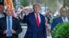 លោក Trump ស្នើ​ឱ្យ​មាន​មន្ត្រី​ជំនាញ​ពិសេស​ដើម្បី​ពិនិត្យ​លើ​ឯកសារ​ដែល​រឹបអូស​ពី​ភូមិគ្រឹះ​របស់​លោក