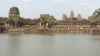 ទិដ្ឋភាព​នៃ​ការរៀបចំ​ពិធីបុណ្យ​ចូល​ឆ្នាំ​ប្រពៃ​ណីជាតិ​ខ្មែរ​ ​នៅមុខ​ប្រាសាទ​អង្គរ​ ក្នុង​ថ្ងៃទី១​នៃ​ពិធី​នេះ​គឺ​ថ្ងៃ​ទី១៤​ខែ​មេសា​ឆ្នាំ​២០១៨។​ (ប៉ូច រាសី/VOA)​ 