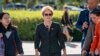 L'ex-ambassadrice américaine à Kiev, Marie Yovanovitch, se dirige vers le Capitol Hill, le 11 octobre, 2019, in Washington. 