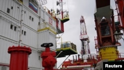 Sehemu ya kiwanda cha mafuta kinachosimamiwa na kampuni ya mafuta, Lukoil kwenye bahari ya Baltic, Rashia. Septemba 16, 2021. Picha ya Reuters