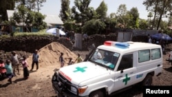 Une ambulance attend à côté d'une clinique pour transporter un patient suspecté d'Ebola, à Goma en République démocratique du Congo, le 5 août 2019. (Photo: REUTERS/Baz Ratner)
