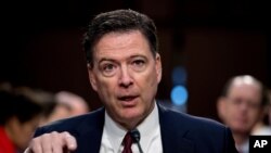 រូបឯកសារ៖ លោក James Comey អតីត​ប្រធាន​ FBI ថ្លែង​ទៅ​កាន់​គណៈកម្មាធិការ​ស៊ើប​អង្កេត​របស់​ព្រឹទ្ធសភា កាល​ពី​ឆ្នាំ​២០១៧។
