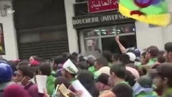 Manifestation étudiante après un discours du chef de l'armée