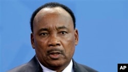 Mahamadou Issoufou lors de sa visite en Allemagne, le 8 mai 2013
