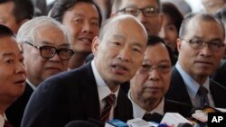 台灣高雄市長韓國瑜2019年3月22日在香港對媒體講話。