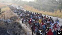 Msafara wa wahamaji kwenye jimbo la Chiapas kusini mwa Mexico, wakielekea kwenye mpaka wa Marekani. Picha ya maktaba.