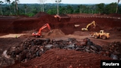 De nouveaux investissements chinois pour quadrupler la production de la mine de manganèse de Lauzoua, située à 180 km d'Abidjan, Côte d'Ivoire, le 4 décembre 2013.