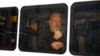 Le fondateur de WikiLeaks, Julian Assange, arrêté par la police britannique devant l'ambassade équatorienne à Londres, le 11 avril 2019.