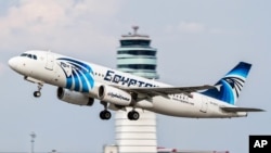 Un airbus A320 d'EgyptAir à l'aéroport international de Vienne, Autriche, le 21 août 2015. 