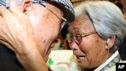 지난 2009년 9월 북한 금강산에서 열린 남북 이산가족 상봉 행사. (자료사진)