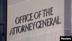 លោក​រដ្ឋអាជ្ញា​ពិសេស Robert Mueller បាន​ដាក់​ជូន​​ការិយាល័យ​របស់​រដ្ឋមន្ត្រី​យុត្តិធម៌​ ស្ថិត​ក្នុង​ក្រសួង​យុត្តិធម៌ នូវ​របាយការណ៍​របស់​លោក​ស្តី​ពី​តួនាទី​របស់​រុស្ស៊ី​ក្នុង​ការ​បោះឆ្នោត​អាមេរិក​ក្នុង​ឆ្នាំ២០១៦។