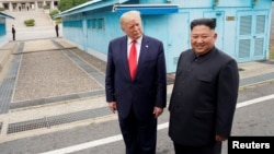 2019年6月30日美國總統特朗普在韓國板門店非軍事區與北韓領導人金正恩會面。